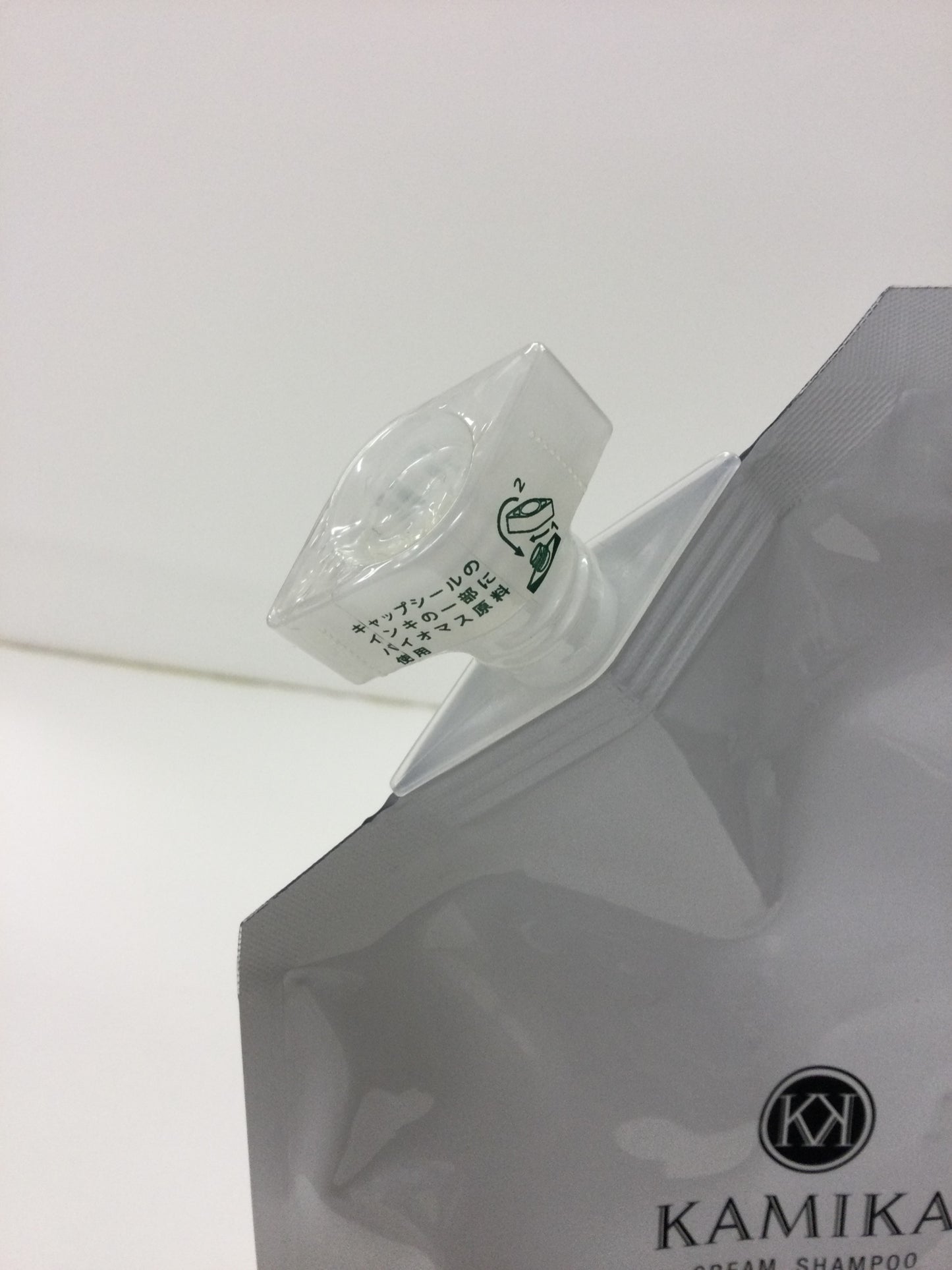 C364 KAMIKA カミカ オールインワンクリームシャンプー 600g ベルガモット ジャスミンの香り 詰め替え用 頭皮ケア・ダメージケア・フケ、かゆみ予防