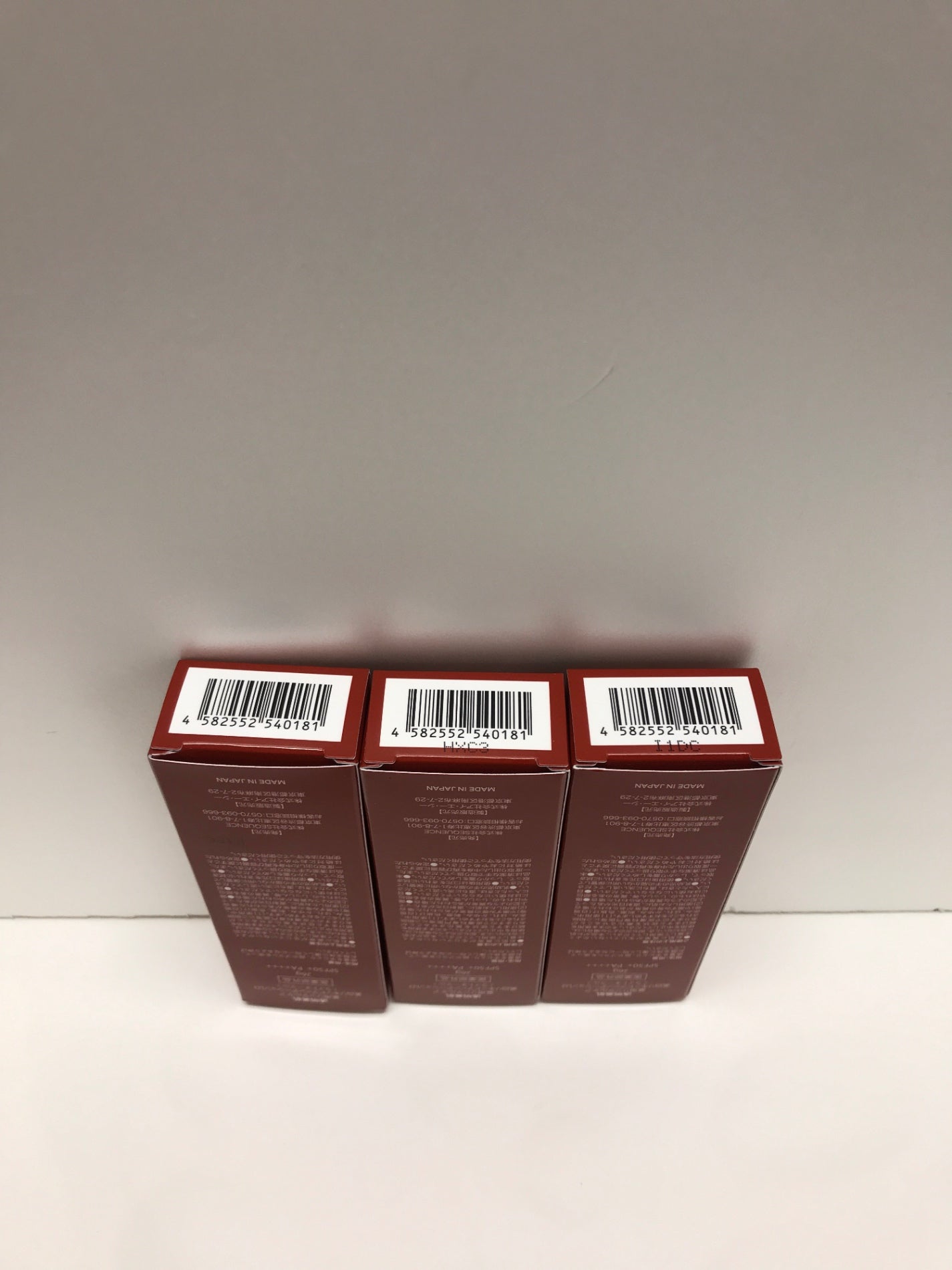 C887 K ★透明美肌 薬用リンクルケア 美白リキッドファンデーションLO ライトオークル SPF50+ PA++++ 26g 3個セット【O】