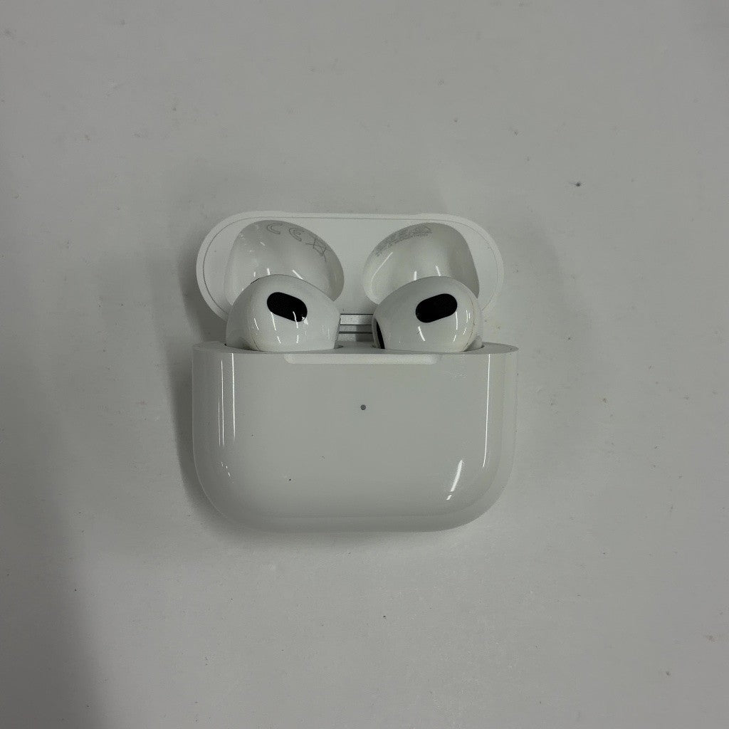 CG2A Apple アップル AirPods 第3世代 Ligtning 充電ケース付き