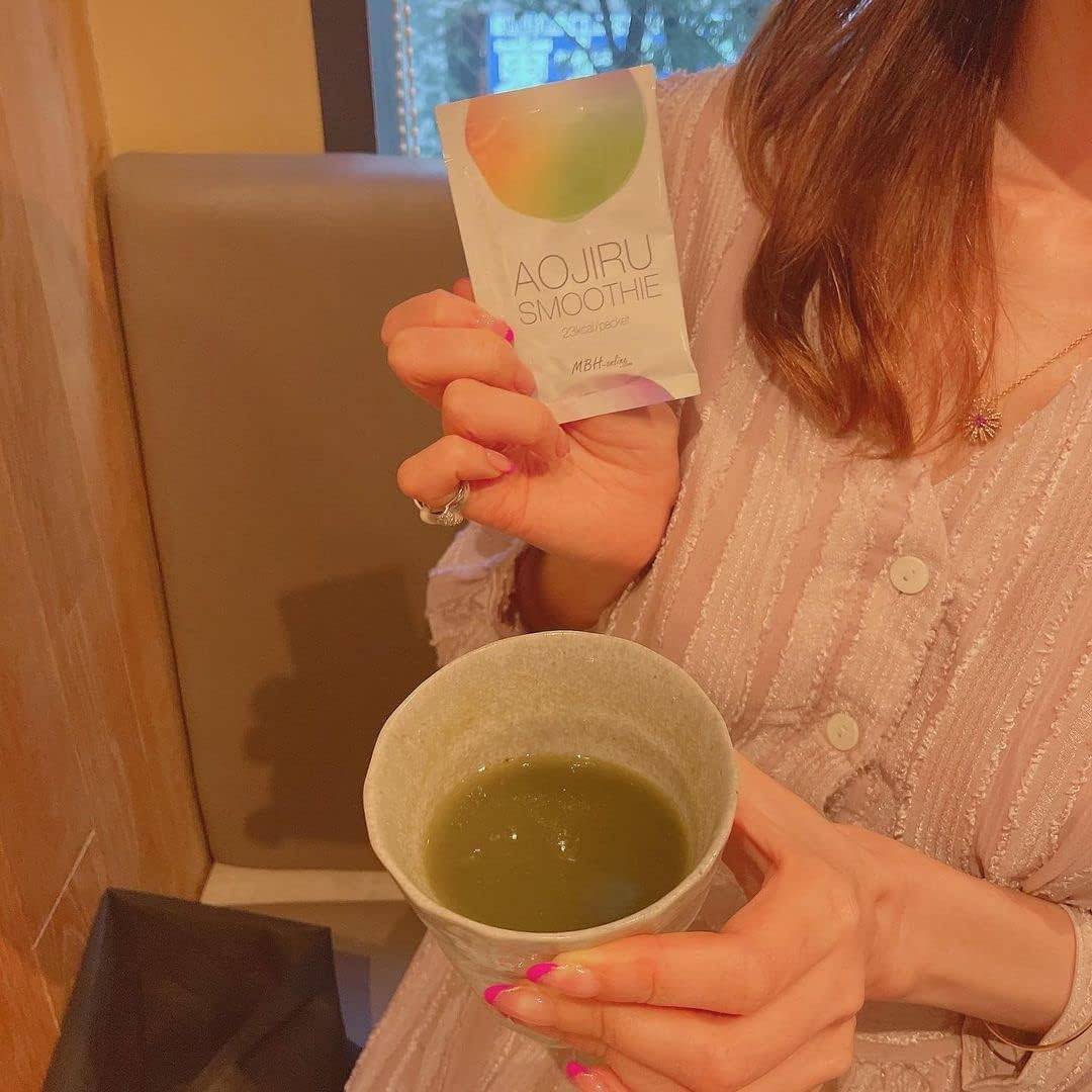 C700 D 【機能性表示食品】 AOJIRU SMOOTHIE 青汁スムージー 個包装 置き換えダイエット スムージー ダイエットシェイク 14袋×8箱 ●賞味期限:2025/11