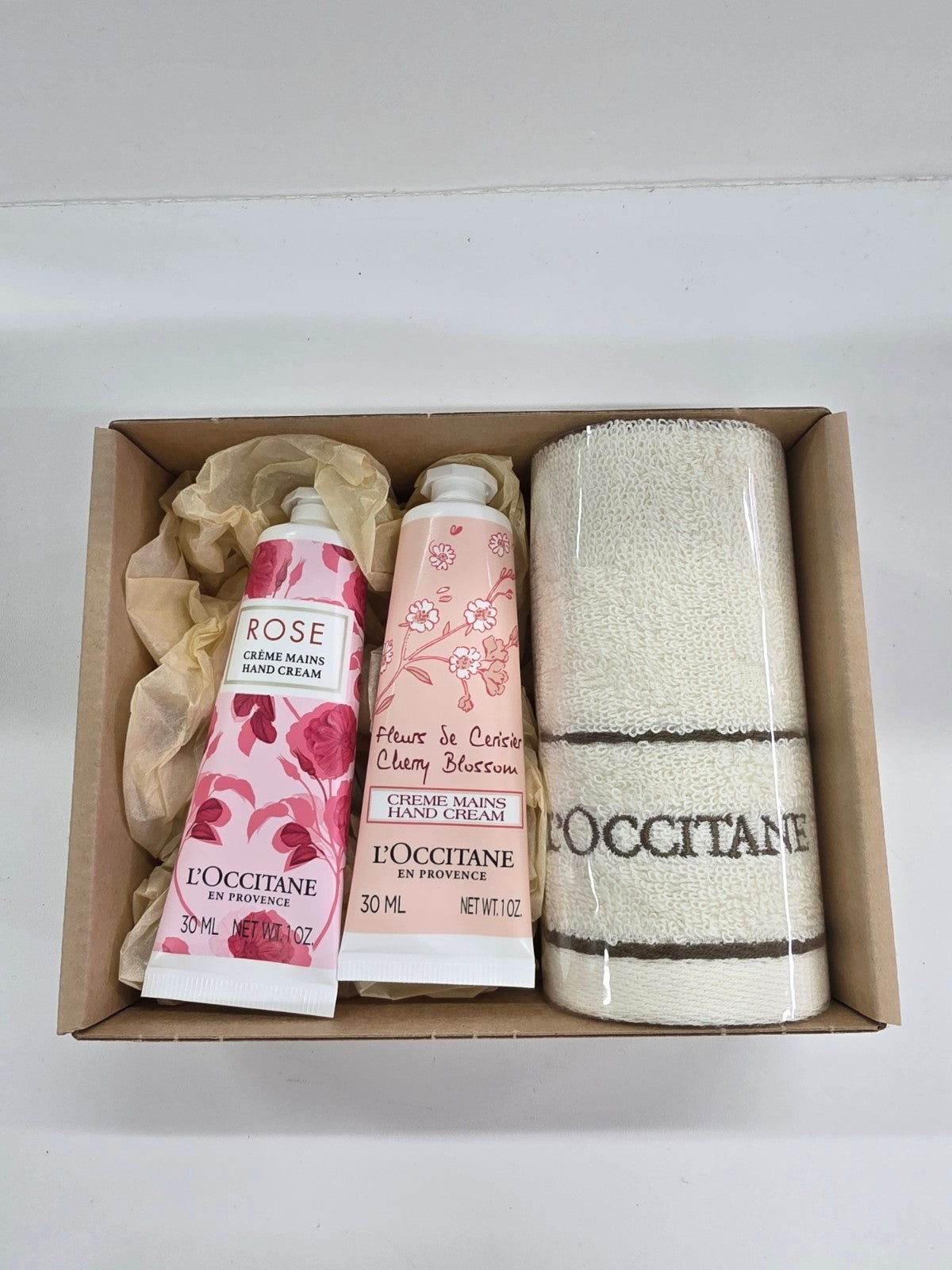 CU28 L‘OCCITANE ロクシタン ハンドクリーム2点、 タオル1点 ギフトセット