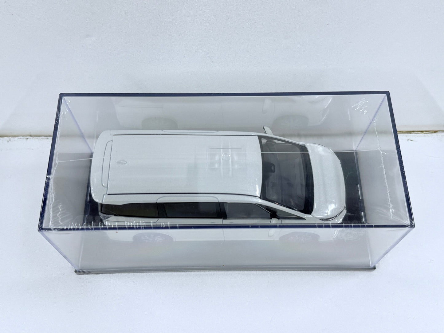 VOXY トヨタ 1/30 オフィシャルミニカー 新型 ヴォクシー VOXY カラーサンプル ホワイトパールクリスタルシャイン 070