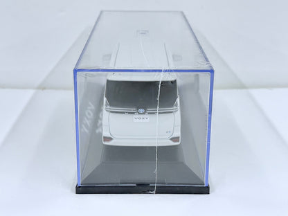 VOXY トヨタ 1/30 オフィシャルミニカー 新型 ヴォクシー VOXY カラーサンプル ホワイトパールクリスタルシャイン 070