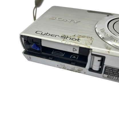 Z000 ソニー SONY デジタルカメラ Cybershot W530 1410万画素CCD 光学ｘ4 シルバー DSC-W530/S　ラスト1点！