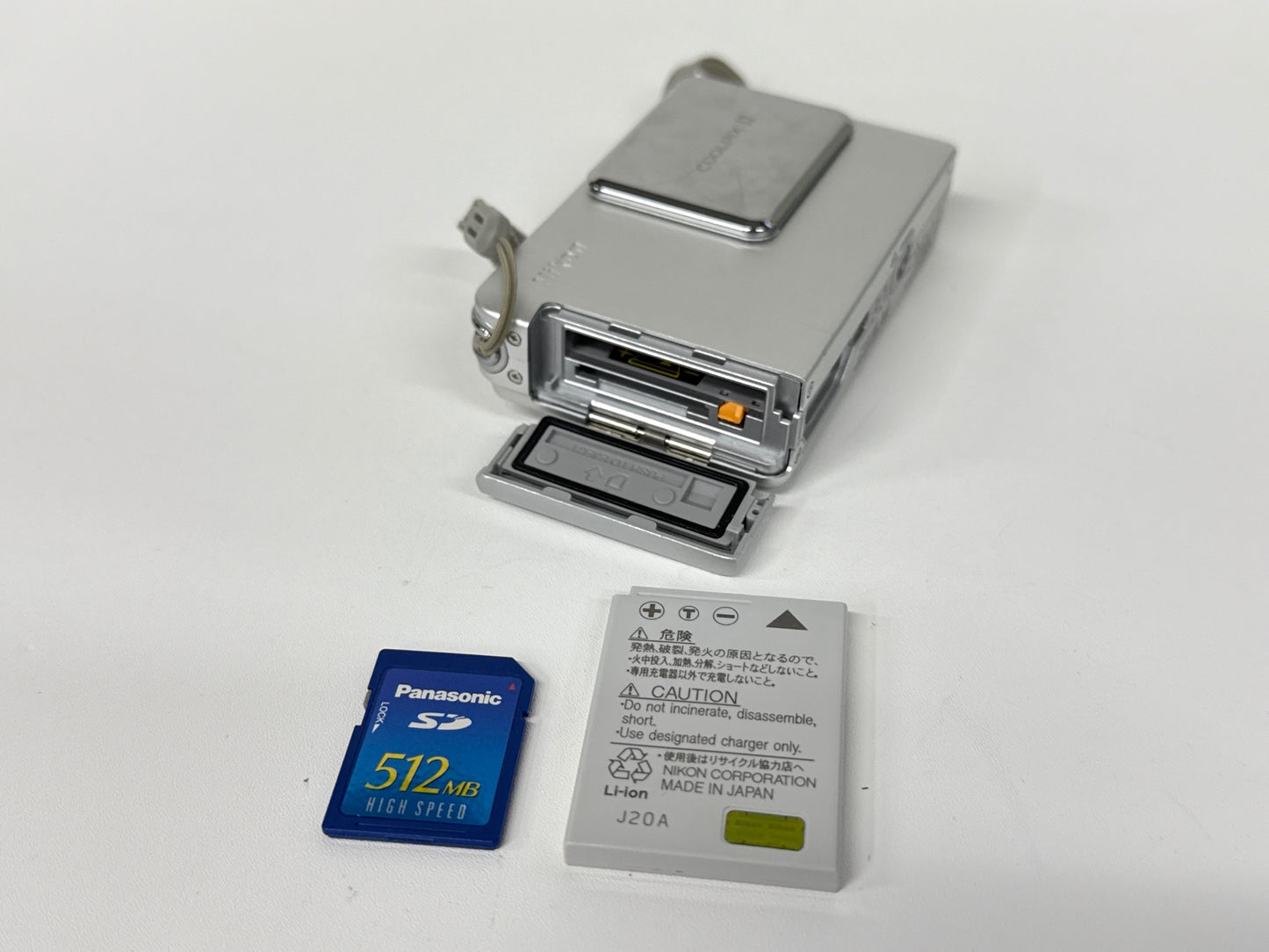 C999 Nikon ニコン COOLPIX S2 オールドコンデジ コンパクトデジタルカメラ 500万画素