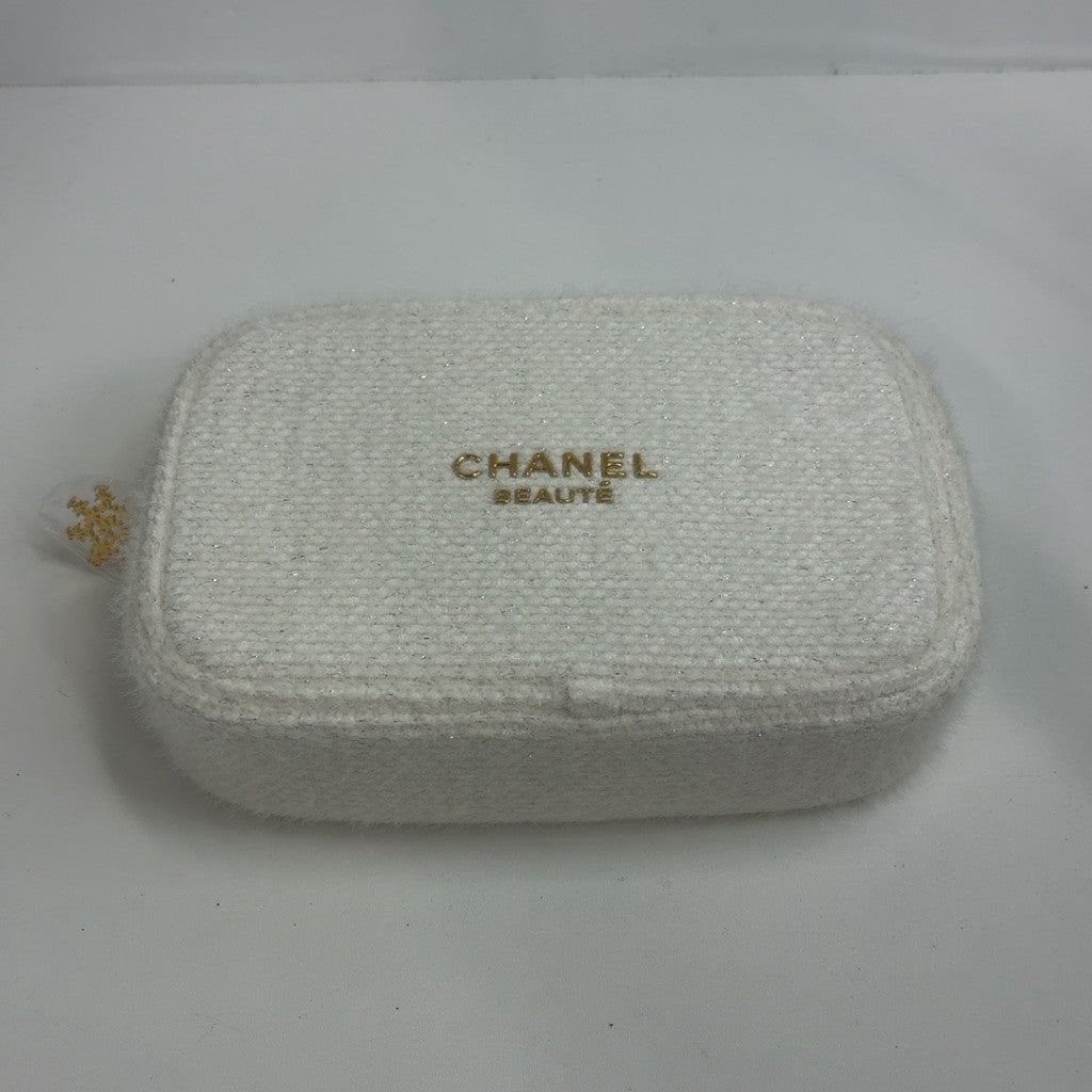 CHP8 CHANEL シャネル　ホワイト ポーチ （ビューティコレクションセットのポーチのみ）