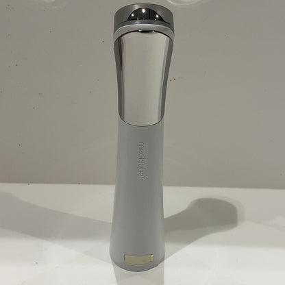 C9F1 D ■medicube メディキューブ 家庭用美容器 ME-ASHT-01 ダーマエアショット AGE-R